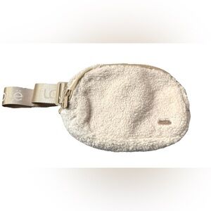 Lole Adjustable Crossbody Bag Cream/Gold Sherpa NWOT!  9” X 6”